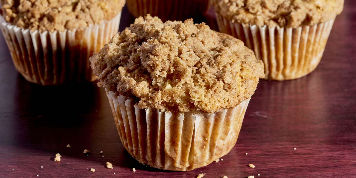 Quick & Easy Super Moist Cinnamon Apple Muffins Recipe